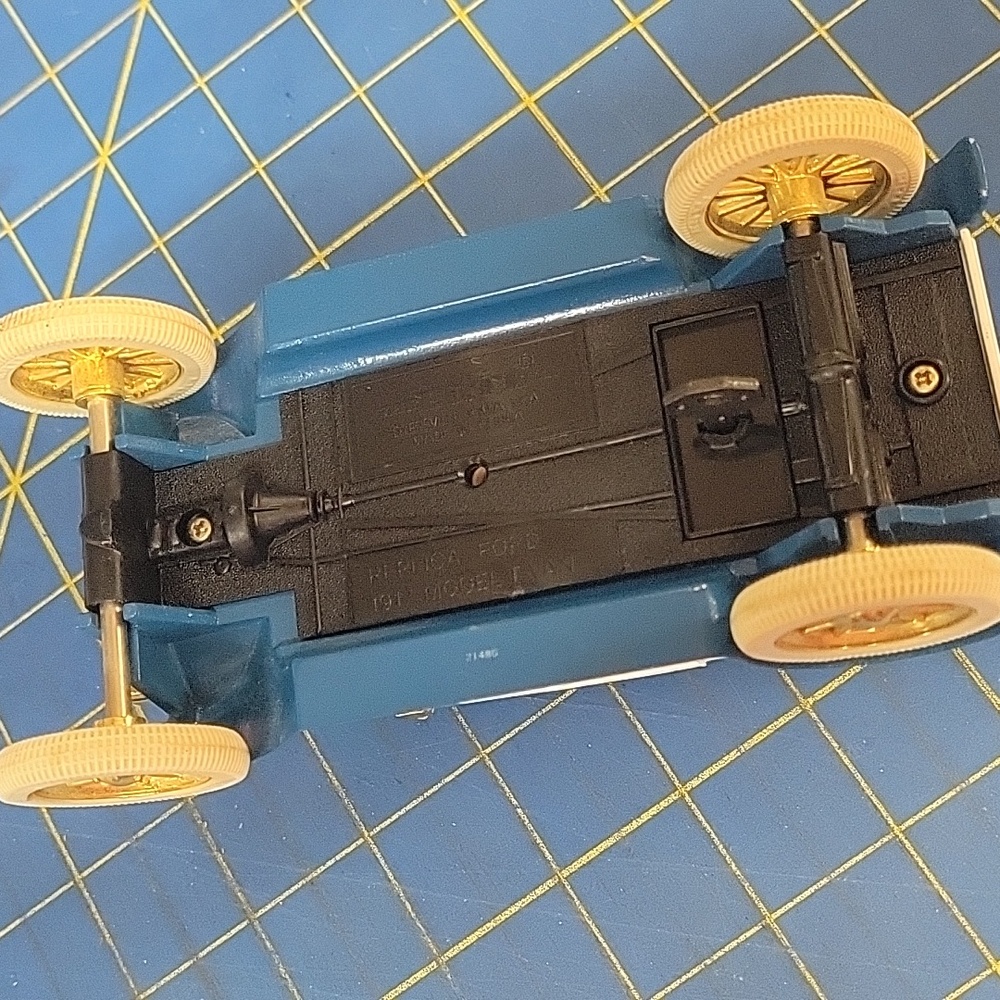 Royal Crown Cola RC Bank Car Preloved - Picture 7 of 7